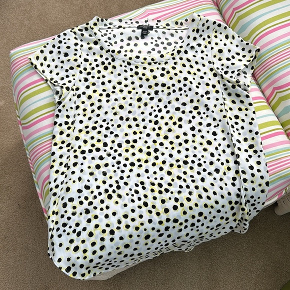 Ann Taylor XSP  short sleeve 💯% polyester blackwhite yellow polka dot blouse - Picture 4 of 5